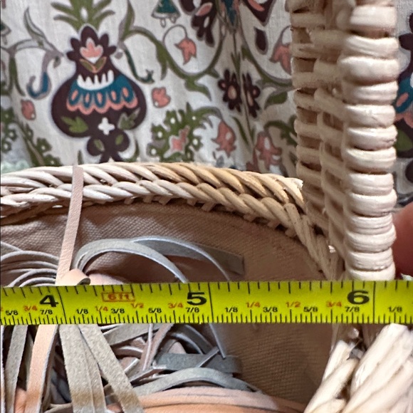 Cleobella Daria Light Pink Dusty Pink Woven Basket Bag
Like new - Picture 4 of 9